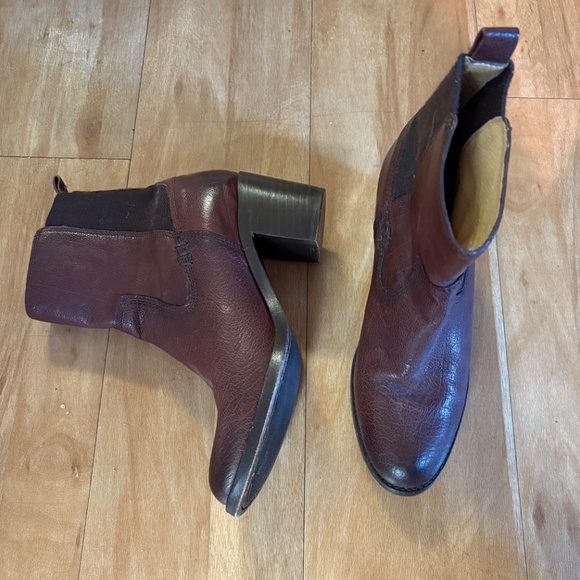 FRYE Size 6.5 Janis Gore Brown Leather Boots Booties Janice Pull On - Picture 4 of 4